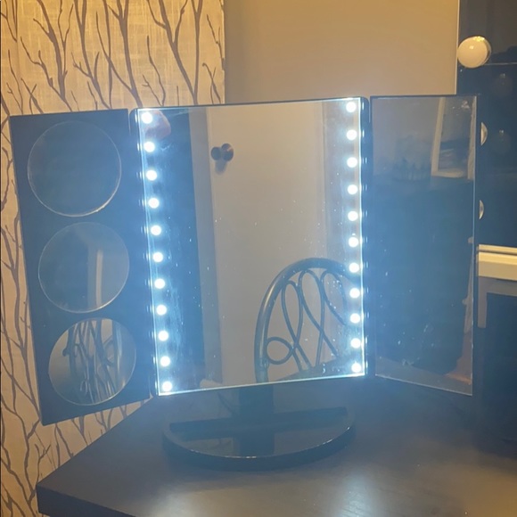 Mirrorvana Light Up Vanity Mirror - Picture 3 of 3